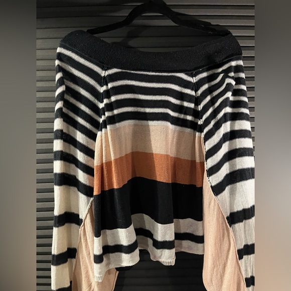 Free people striped sweater. Dolman sleeves. Size large. - Picture 2 of 6